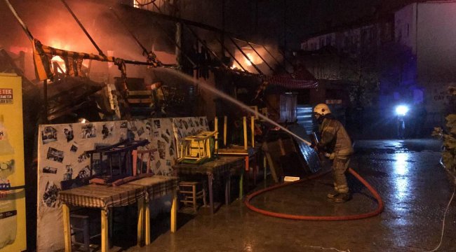 Bursa'da antika eserlerle dolu kafede yangın çıktı