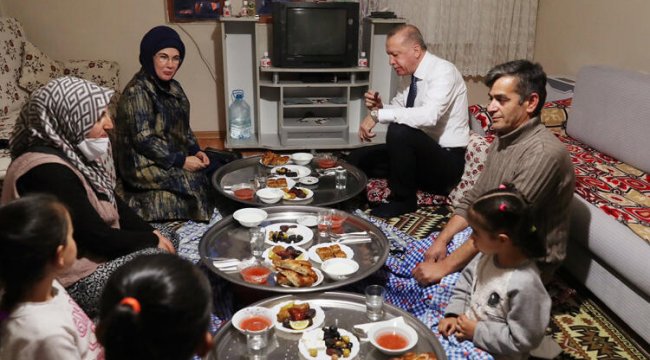 Cumhurbaşkanı Erdoğan, bir vatandaşın evinde iftar yaptı
