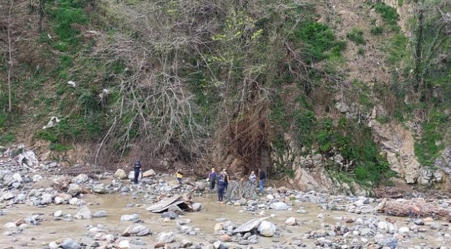 Dere sularına kapılan 2 kişiden biri hayatını kaybetti