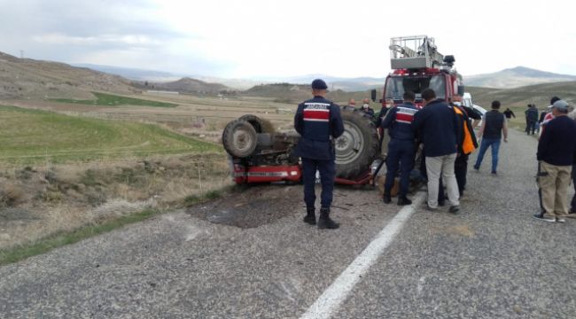 Devrilen traktörün altında kaldı, hayatını kaybetti