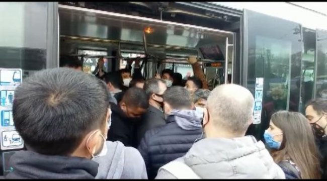 Dolu tramvaya binme kavgası