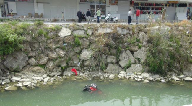 Elektrikli bisikletiyle dereye uçan kadın turist ölümden döndü