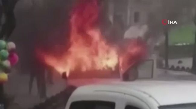 Esenler'de park halindeki araç alev alev yandı