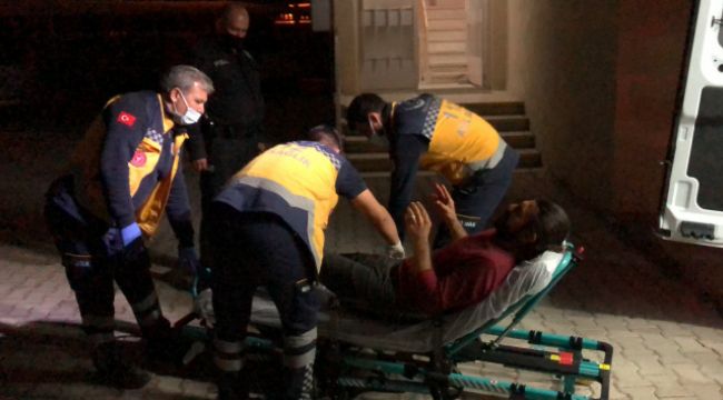 Eşiyle tartışıp kendini bıçakla yaraladı