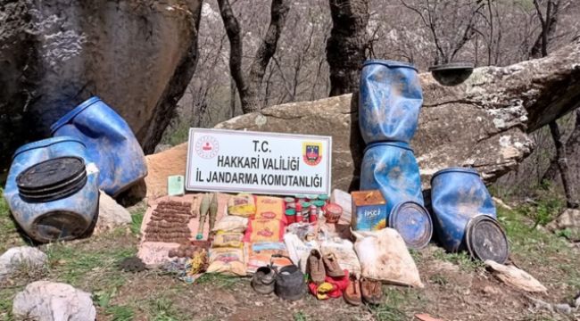 Hakkari'de silah, mühimmat ve yaşam malzemesi ele geçirildi