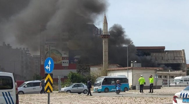 Hatay'da caminin çatısında yangın