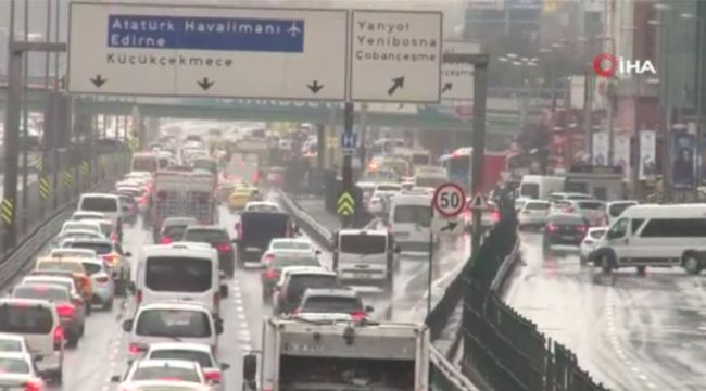 İstanbul'da kısıtlama bitti, trafik yoğunluğu başladı