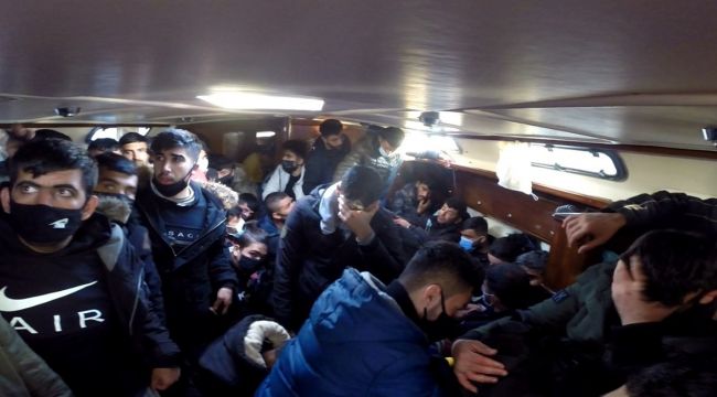 İZMİR'DE 117 DÜZENSİZ GÖÇMEN KURTARILDI