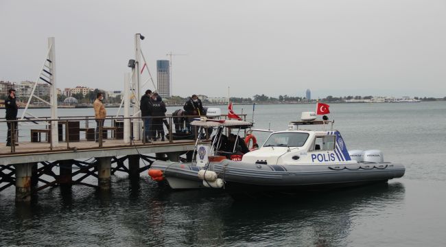 İZMİR'DE BALIKÇI OLTASINA CESET TAKILDI