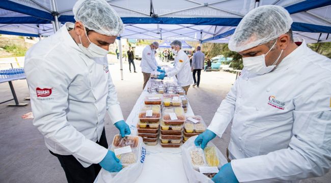 İZMİR'DE EVLERE İFTAR SOFRASI SERVİSİ