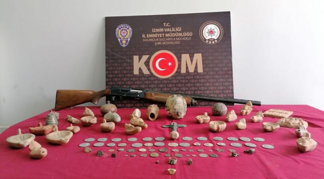 İZMİR'DE TARİHİ ESERLER ELE GEÇİRİLDİ