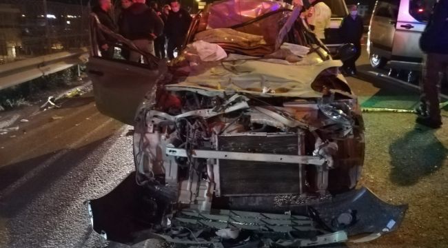 TIRA ÇARPAN OTOMOBİL HAŞAT OLDU