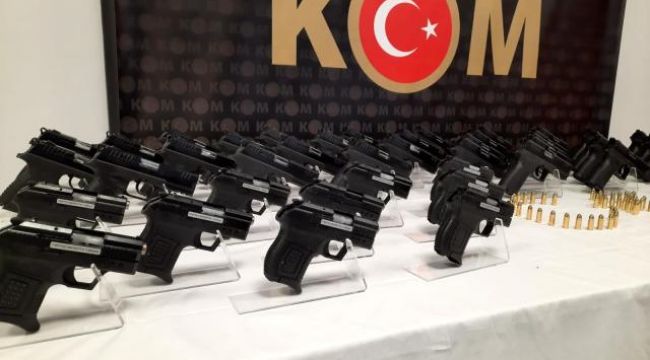 İZMİR'DE YASA DIŞI SİLAH TİCARETİ OPERASYONU