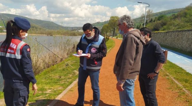 Kaçak sazan avcılarını jandarma yakaladı