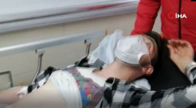 Karnından bıçaklandı, sedyede şarkı söyledi
