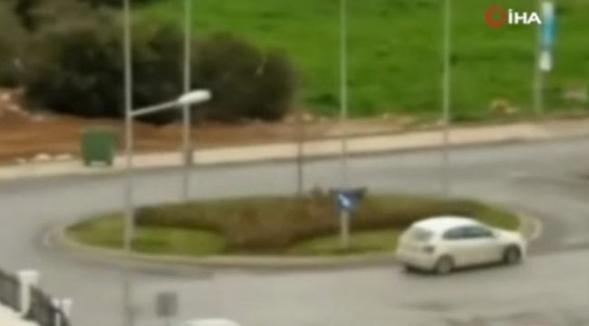 Kavşakta drift atan sürücü trafiği tehlikeye soktu
