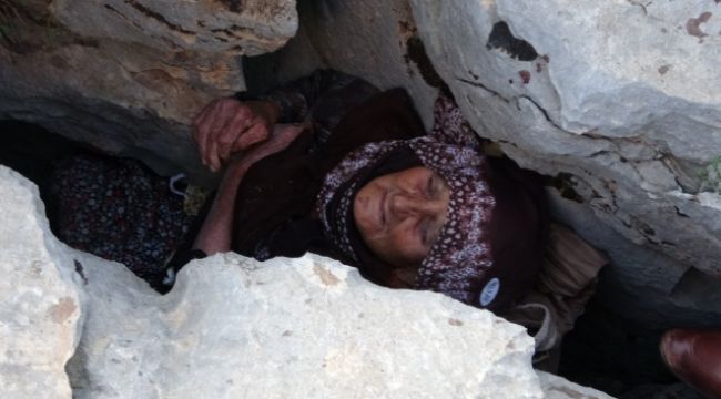 Kayalıklar arasında sıkıştı hastanede öldü