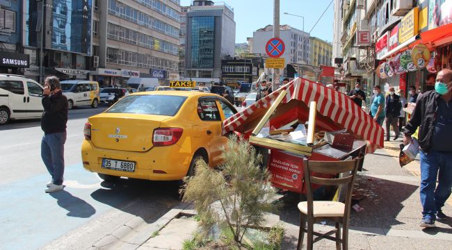 KAZAYA KARIŞAN TAKSİ SİMİTÇİ TEZGAHINA DALDI