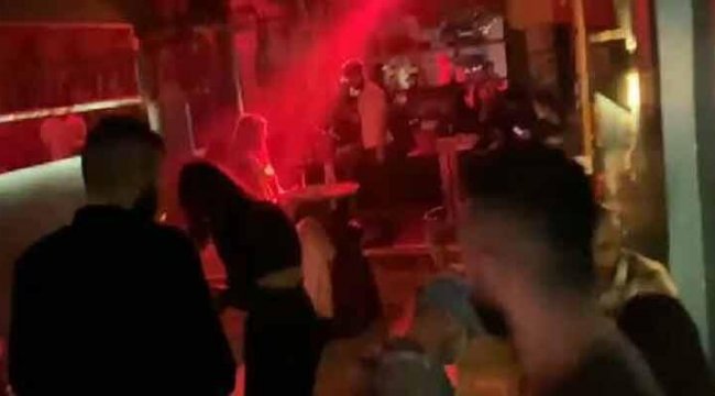 Kısıtlamada gece kulübüne çevrilen lokantaya polis baskını