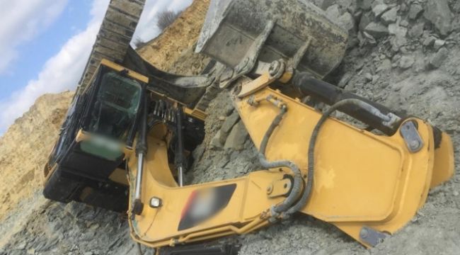 Maden ocağında iş makinesi devrildi, operatör yaralandı