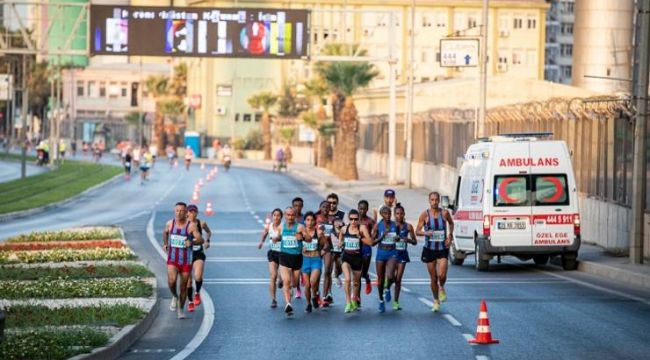 MARATONİZMİR'DE YARI DÜNYA TURU