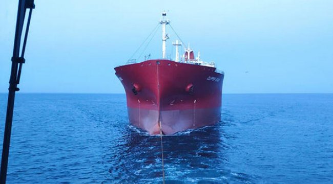 Marmara Denizi'nde arızalanan tanker Ahırkapı'ya çekildi