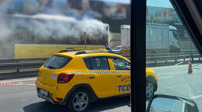 Merter'de metrobüste yangın paniği