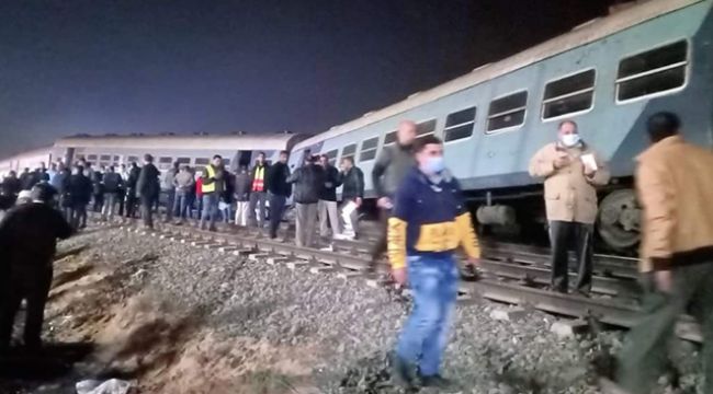 Mısır'da yolcu treni raydan çıktı