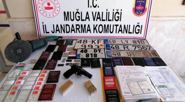 Motor ve şasi numaralarını değiştiriyorlardı, tutuklandılar