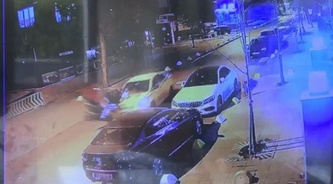 Motosikletli kurye metrelerce havaya uçtu