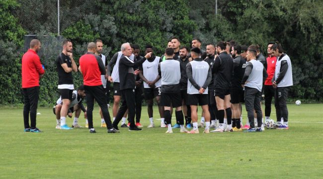 Mustafa Denizli: "Buraya laf olsun diye gelmedim"