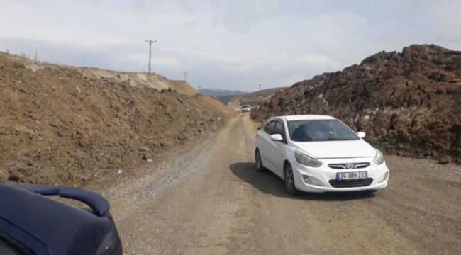 Otomobilin çarptığı cip duvara çarptıktan sonra devrildi