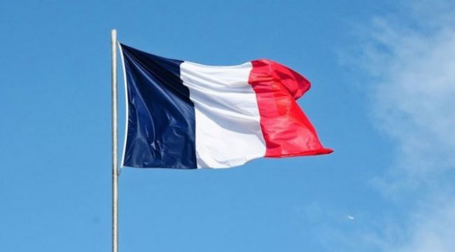Paris'te hastane önünde silahlı saldırı