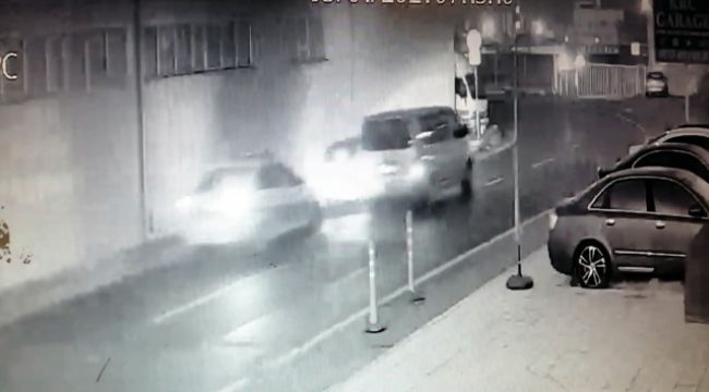 Polisten kaçarken vatandaşın aracına çarptılar