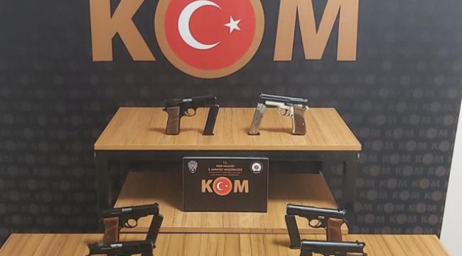 Rize'de otomobilin gizli bölmesinden ruhsatsız tabanca çıktı