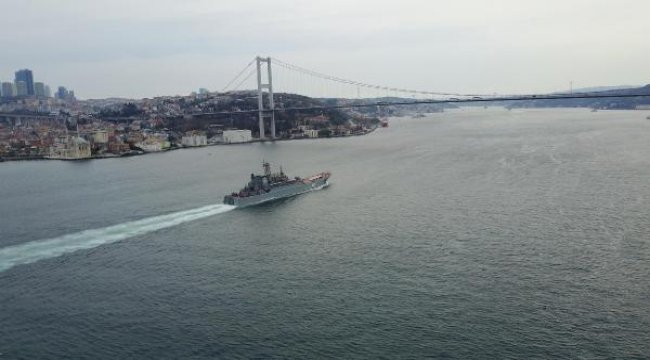 Rus savaş gemileri İstanbul Boğazı'ndan geçti