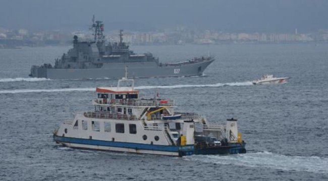 Rus savaş gemileri peş peşe Çanakkale Boğazı'ndan geçti