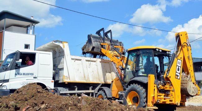 ŞAKRAN'DA YOLLAR YENİLENİYOR