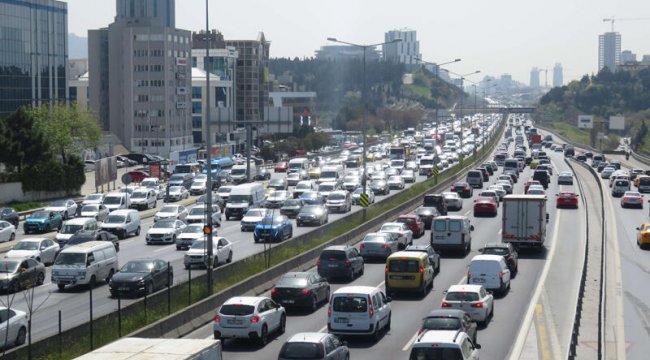 Tam kapanmaya 6 saat kala trafik yoğunluğu