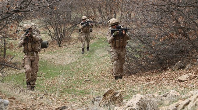 Tunceli'de teröristlerin kullandığı 27 sığınak ile 3 depo imha edildi