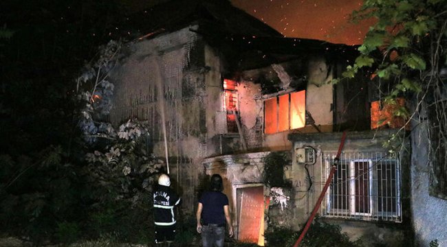 Adana'da korkutan yangın