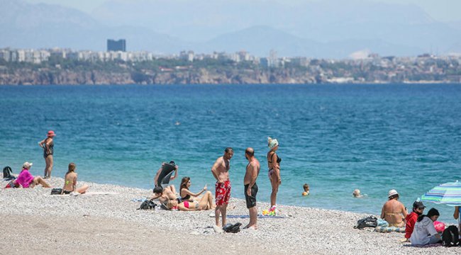 Antalya'da sahilde renkli görüntüler