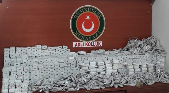 Aracın yakıt deposundan şarj cihazları çıktı