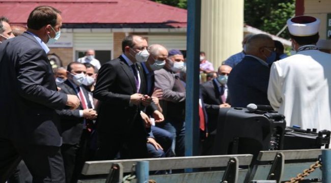 Bakan Muş, babaannesinin cenazesine katıldı