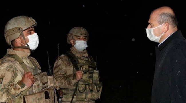 Bakan Soylu Kars'ta Mehmetçik ile iftar yaptı