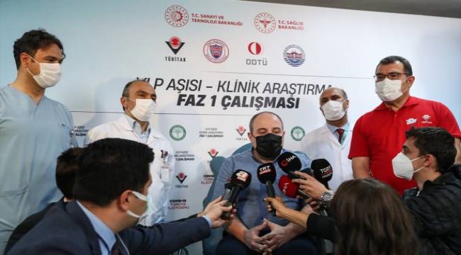 Bakan Varank gönüllü olduğu VLP aşısının ikinci dozunu yaptırdı