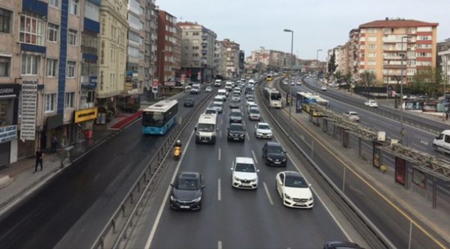 Bayrampaşa'da denetim noktasında araç kuyruğu oluştu