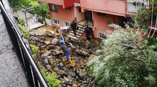 Beykoz'da istinat duvarı çöktü