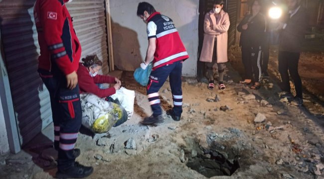 Beyoğlu’nda kanalizasyon çukuruna düşen kadın kurtarıldı