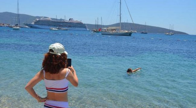 Bodrum'da plajlar yabancı turistlere kaldı
